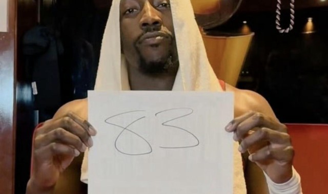 官方网站-记者：出于对科比的尊重，阿德巴约应该被换下场，而不是砍下83分